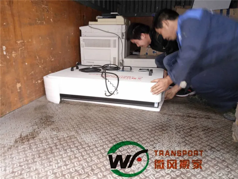 微风搬家工人规范搬移实验室仪器