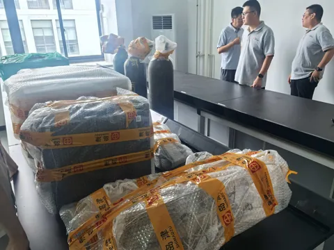 包装后的多台实验室设备